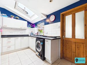 Kitchen- click for photo gallery